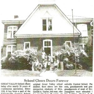 Picture of Great Valley School with Kindergarten Students on Steps